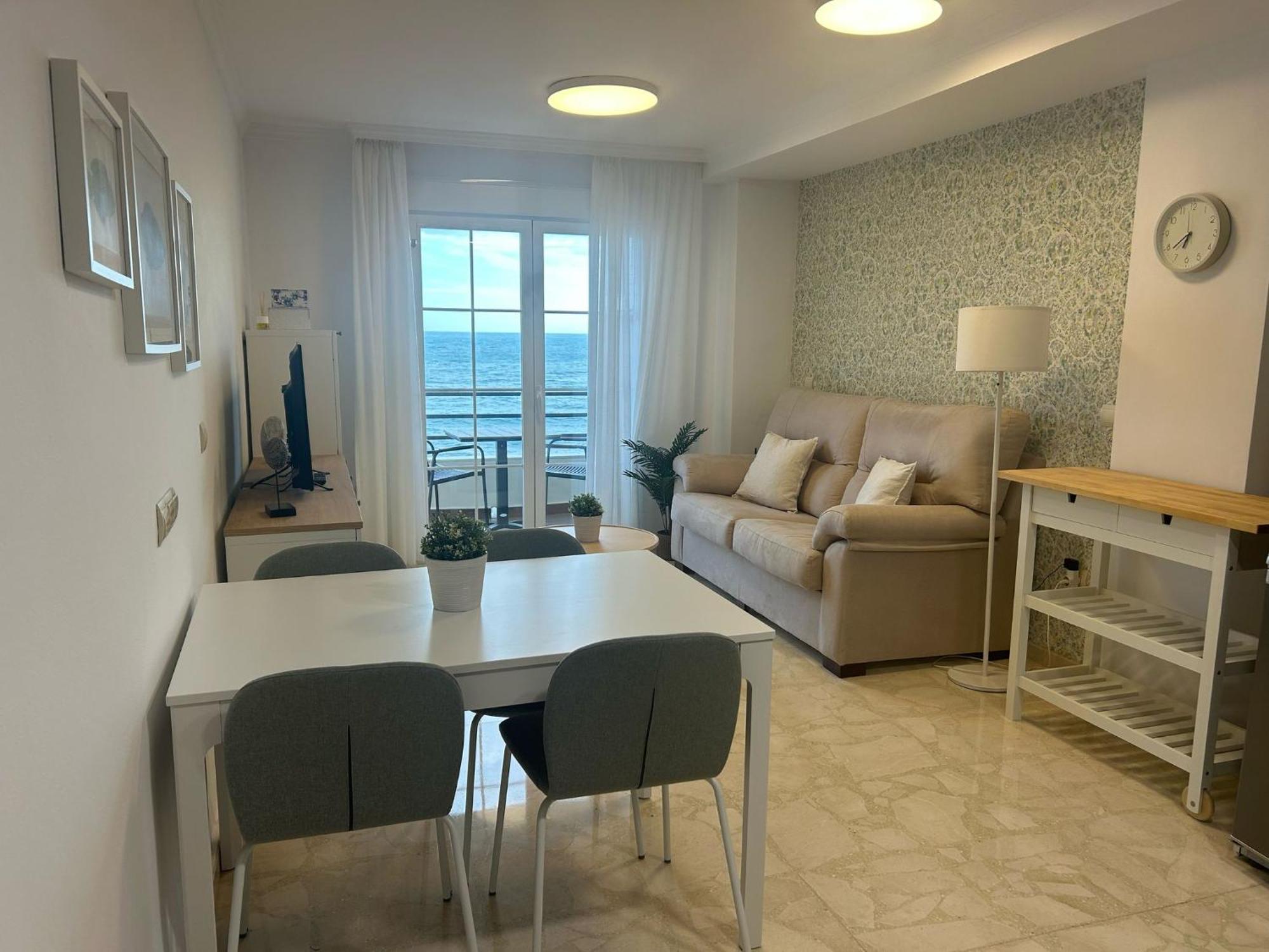 Maravilloso Apartamento En Primera Linea De Playa Con Vistas Al Mar En Caleta De Velez 2 D Екстер'єр фото